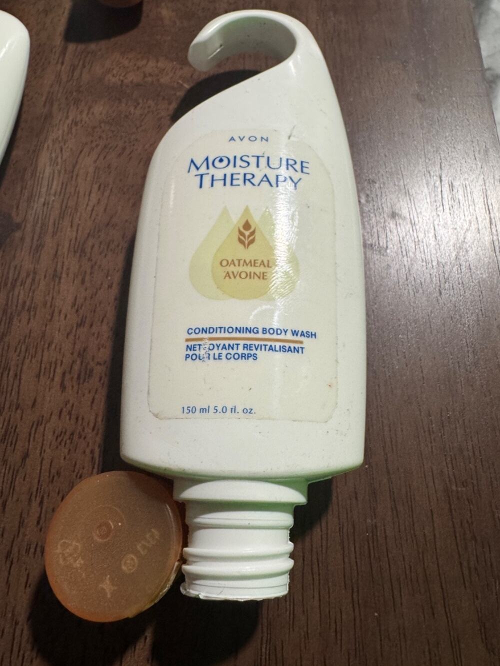Avon moisture therapy conditioning body wash “oatmeal”